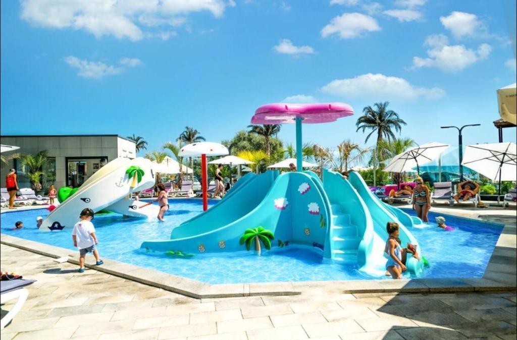 Alezzi Beach Resort Nautica Navodari Bagian luar foto